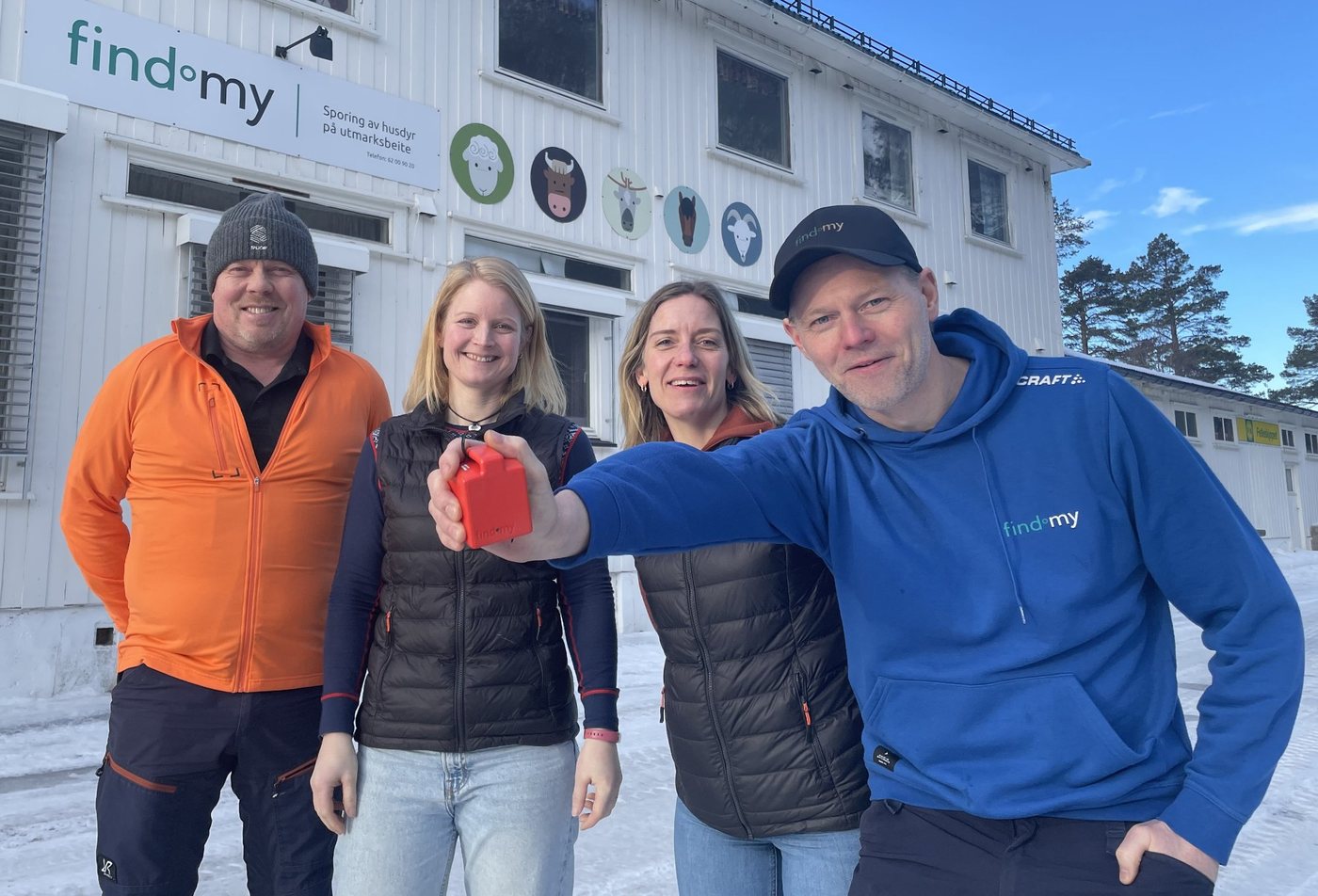 Four Findmy employees outside the office in Kvikne with a red e-bell